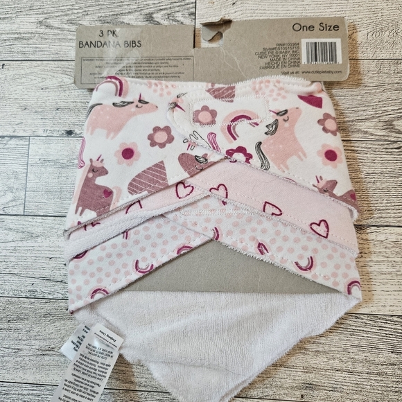 Bandana Bibs NWT Pack Of 3 Unicorns Hearts & Rainbows - Picture 4 of 5
